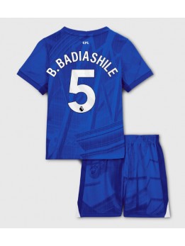 Billige Chelsea Benoit Badiashile #5 Hjemmedraktsett Barn 2025-26 Kortermet (+ Korte bukser)